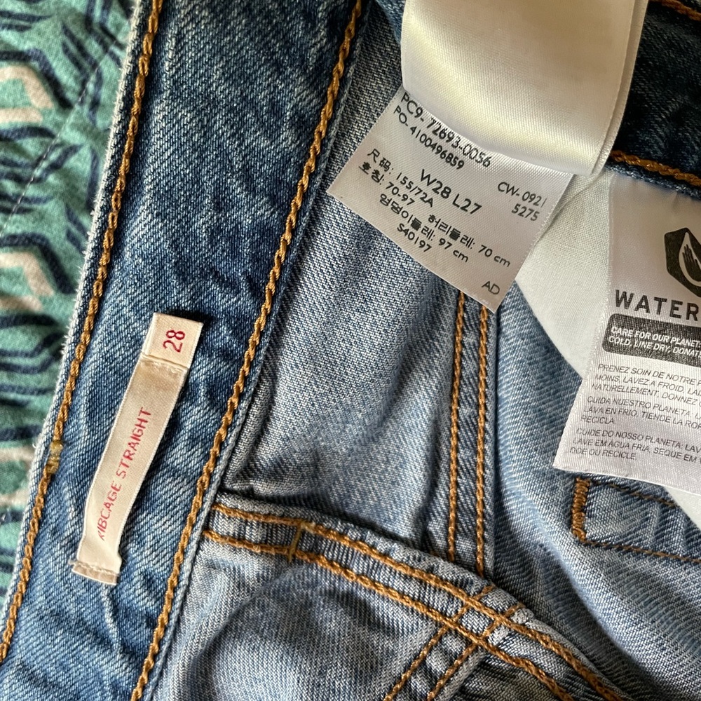 Levi’s Ribcage Jeans - Picture 3 of 3